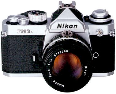 Хромированный вариант фотокамеры Nikon FM3a. Внешне она практически полностью повторяет FM2.