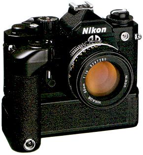 Среднеформатная зеркальная фотокамера Nikon FM3a с фирменным мотором MD-12.