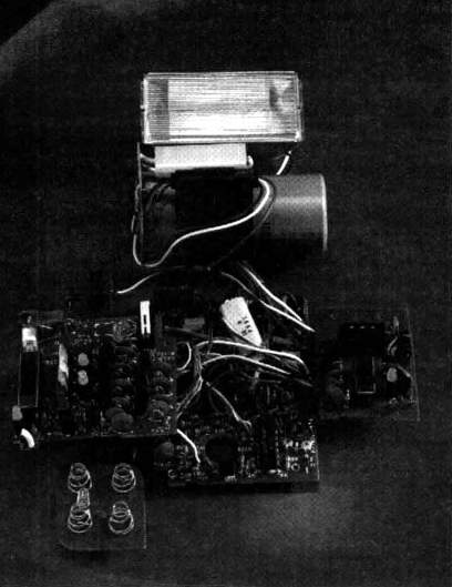 Внутренности современной электронной фотовспышки.