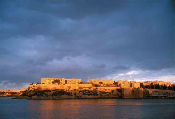 Бухта Калкара. Мальта (фото. Роджер Хикс). Камера Leica M4-P, объектив Summilix-M 35 mm f/1.4, пленка Kodak E100VS.