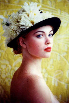 «Диана. 16 часов дня. Лето» (фото: Нуриман Миникаев-Лендо). Пример использования подручного фона (обычное покрывало).