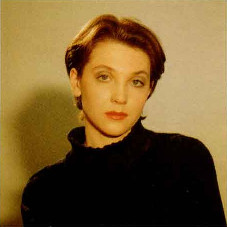 Фото 1а. Портрет снят при искусственном освещении на пленку для «дневного света», из-за этого изображение имеет желто-оранжевый цвет.