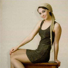 Фото 3а. Портрет снят при искусственном освещении на пленку для «дневного света». Использование голубого светофильтра B13,5 (B12+B1,5) устранило цветовые искажения.