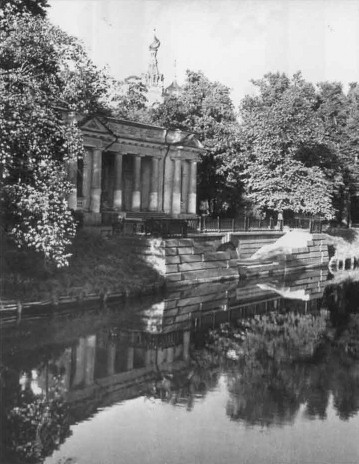 Фото 2. «Уголок Санкт-Петербурга»