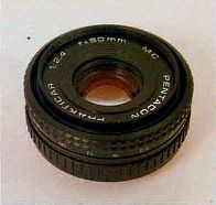 Prakticar 50mm f/2.4 — штатный объектив для камер Praktica с байонетом B.